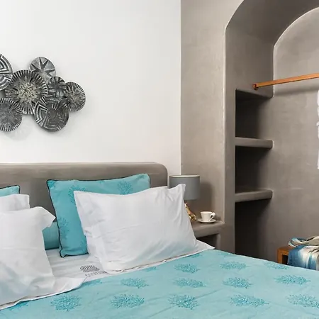 فندق إليمنتس أوف كالديرا سويتس 4*